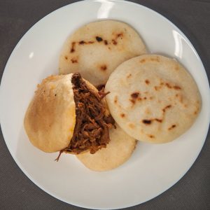 Arepa-Carne-Mechada-El-Empanadazo-Madrid
